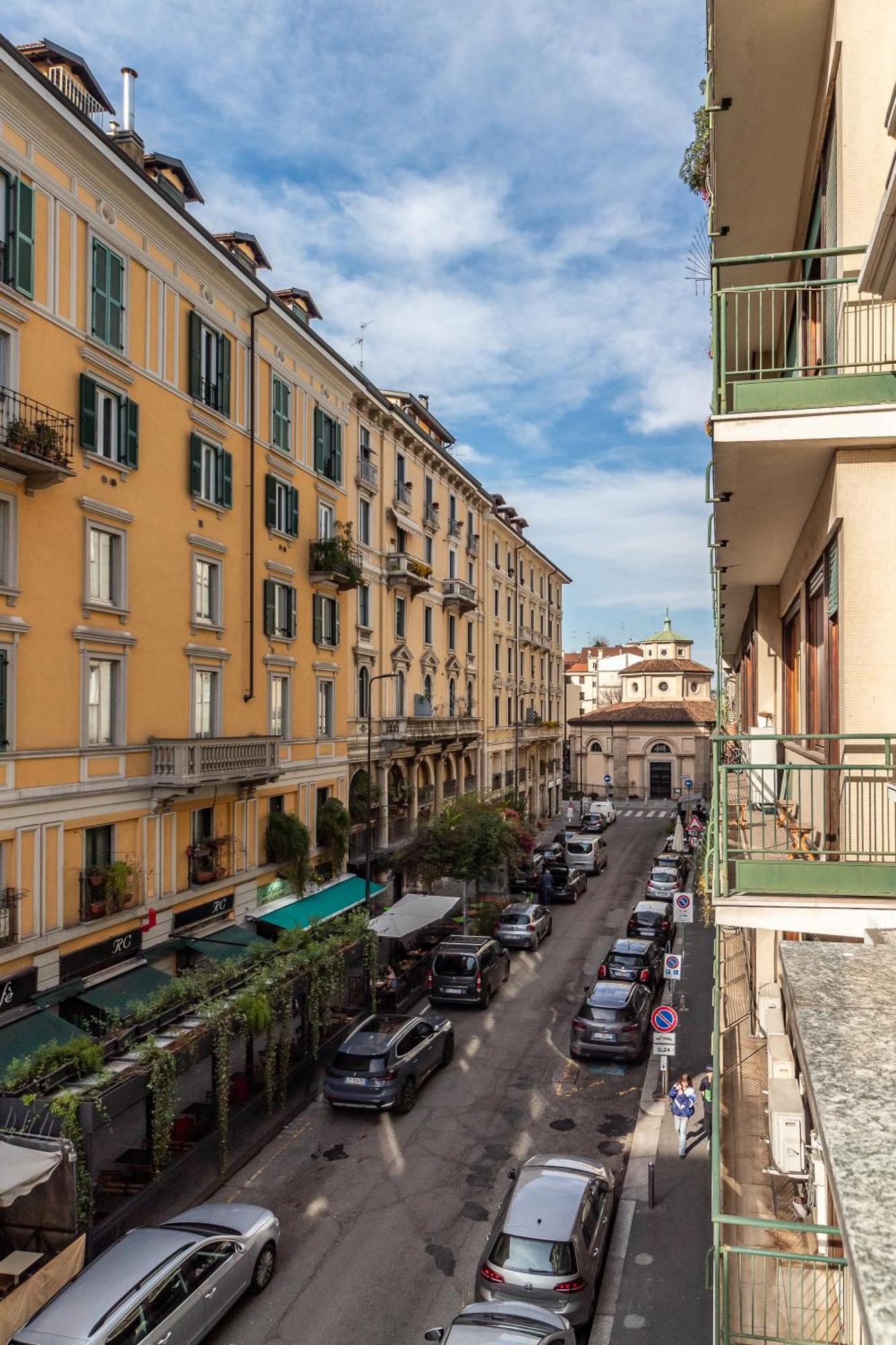 Via Lecco 6